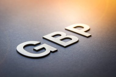 Sözcük Gbp beyaz katı harflerle yazıldı