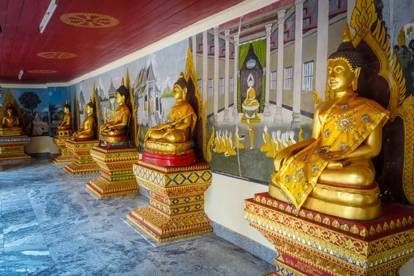 Buddha-statyn, Wat Doi Suthep-templet, Chiang Mai, Thailand — Stockfoto