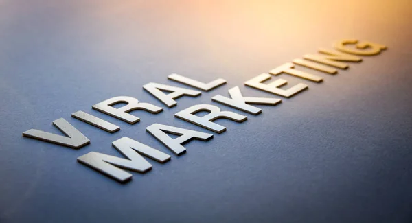 Word viral marketing written with white solid letters — Stock Photo, Image