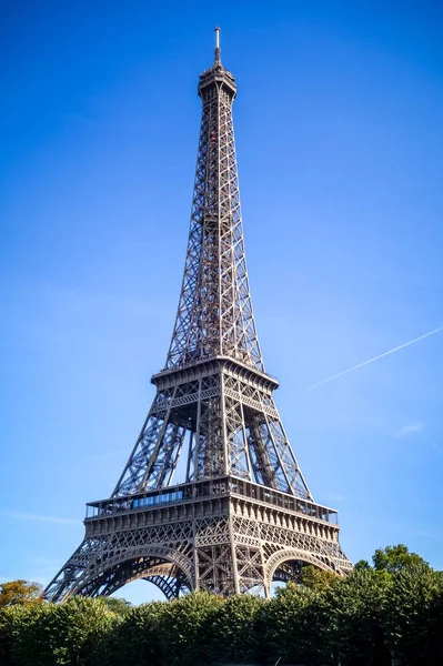 Vista de la Torre Eiffel desde el Sena, París — Foto de Stock