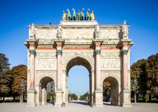 Diadalív a Körhinta és Tuileries Garden, Párizs, Fra — Stock Fotó