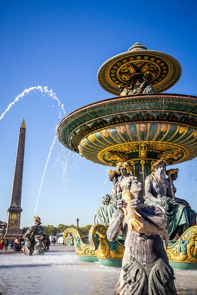 Fonte dos Mares e Obelisco de Louxor, Praça Concorde, Paris — Fotografia de Stock