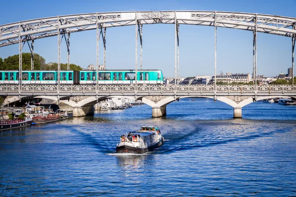 巴黎- 2019年9月19日：奥斯特里茨高架铁路 — 图库照片