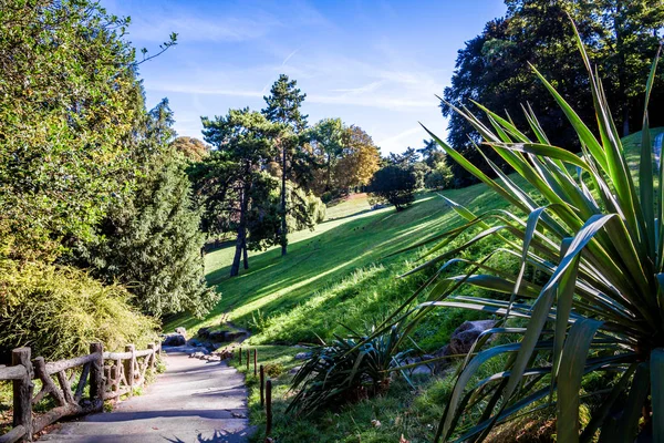 Buttes-Chaumont Parkı, Paris — Stok fotoğraf