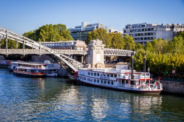 Paris - 19 Eylül 2019 Austerlitz viyadük hava metrosu