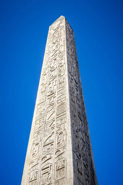 Obelisk of Luxor in Concorde square, Paris — Stock Photo, Image