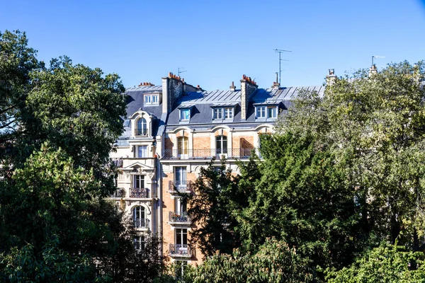 パリ- 2019年9月19日:ジャからハウスマンの建物の景色 — ストック写真