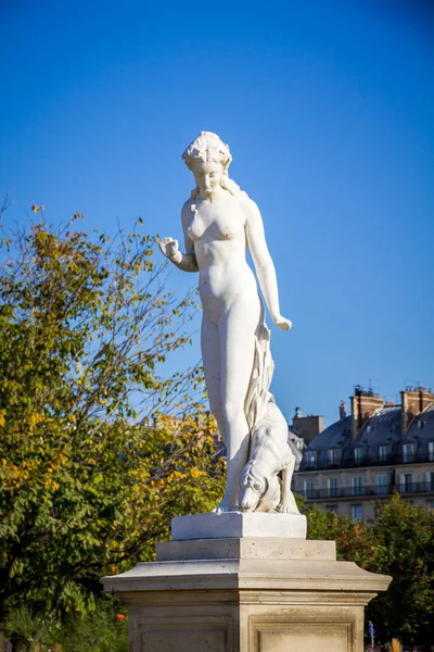 Nymfa socha v Tuileries Garden, Paříž — Stock fotografie