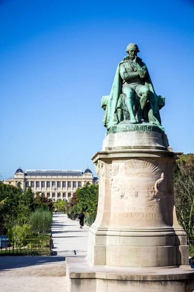 Lamarck szobor a Jardin des plantes Parkban, Párizs, Franciaország — Stock Fotó