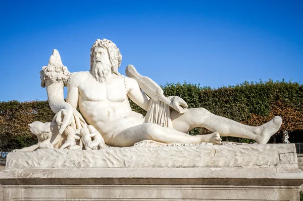 La statua del Tevere nel Giardino delle Tuileries, Parigi — Foto Stock