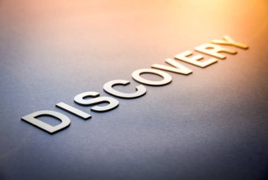 Sözcük keşfi beyaz katı harflerle yazıldı