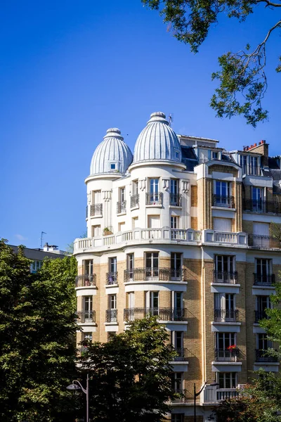 パリ- 2019年9月3日:オスマン帝国の建物からの眺め — ストック写真