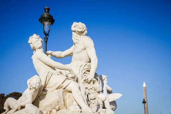 La Senna e la statua della Marna nel Giardino delle Tuileries, Parigi — Foto Stock