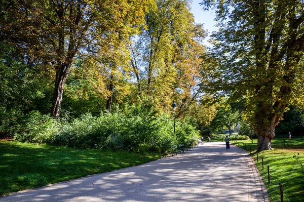 Buttes-chaumont park, Paris — 스톡 사진