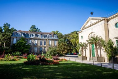 Paris - 19 Eylül 2019: Jardin 'deki amfitiyatro binası