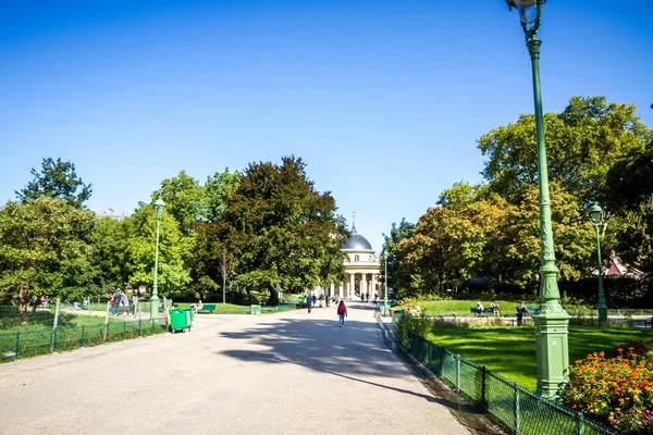 Parijs - 10 september 2019: Rotonde in Parc Monceau — Stockfoto