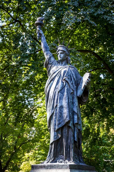 Άγαλμα Της Ελευθερίας Στο Λουξεμβούργο Gardens Παρίσι Γαλλία — Φωτογραφία Αρχείου
