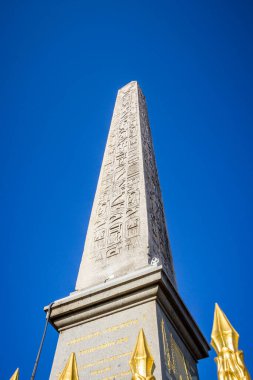 Konkord Meydanı, Paris, Fransa 'da Luxor' lu Obelisk