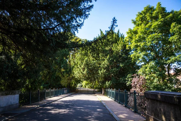 Buttes Chaumont Berömd Park Sommar Paris Frankrike — Stockfoto