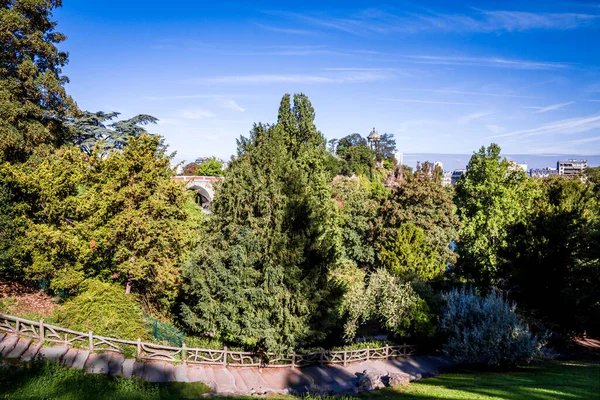 Buttes Chaumont Famoso Parque Verão Paris França — Fotografia de Stock