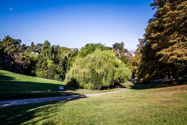 Buttes Chaumont Beroemde Park Zomer Parijs Frankrijk — Stockfoto