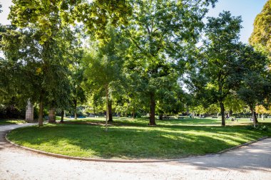 Parc Monceau Bahçeleri yazın, Paris, Fransa