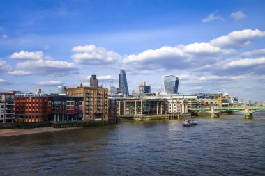 Londra panoramik manzarası ve Thames nehri, İngiltere
