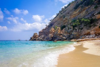 Cala Mariolu plajı Orosei, Sardinya, İtalya