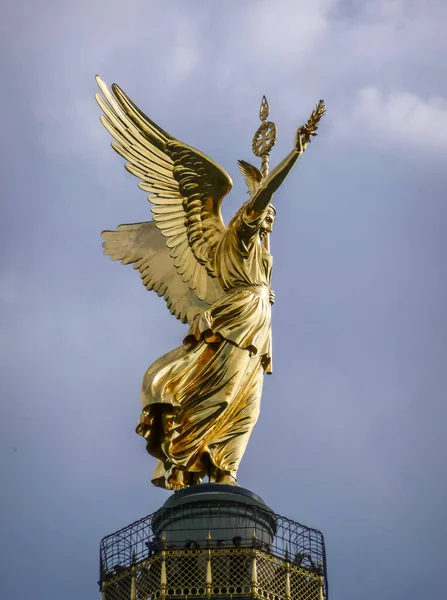 Statua Dell Angelo Oro Sulla Colonna Della Vittoria Berlino Germania — Foto Stock