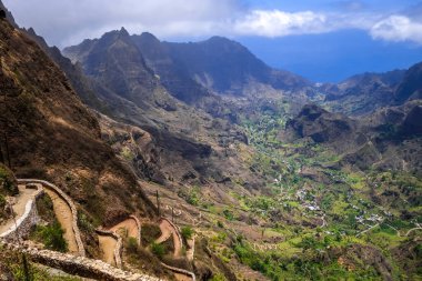 Paul Vadisi, Santo Antao Adası, Cape Verde, Afrika 'da hava yürüyüşü patikası.