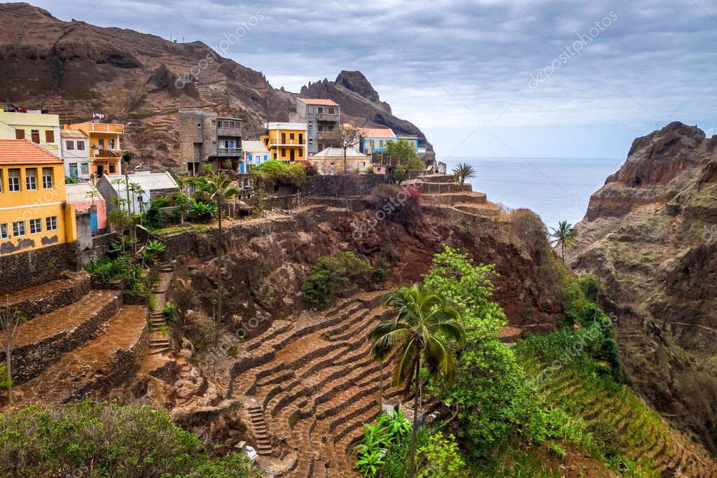 Fontainhas campos de pueblo y terraza en Santo Antao isla, Cabo Verde