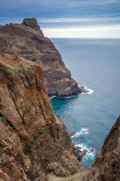 非洲佛得角圣安道岛沿海路径的悬崖和海洋景观 — 图库照片