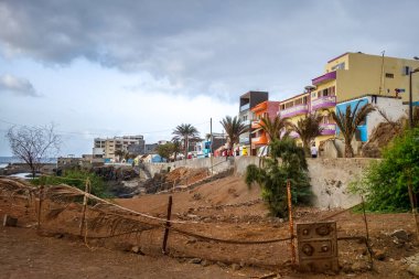 Ponta Do Sol / Cape Verde - 12 Ağustos 2018 - Santo Antao adasındaki sokaklar ve evler