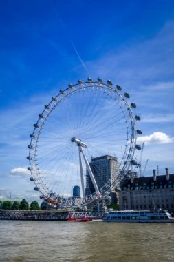 Londra / İngiltere - 3 Haziran 2017 - Londra Gözü Thames nehrinde, İngiltere