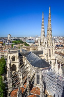 Bordeaux şehri ve Fransa 'nın Pey-Berland kulesinden Saint-Andre Katedrali hava manzarası