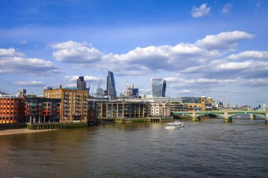 Londra panoramik manzarası ve Thames nehri, İngiltere
