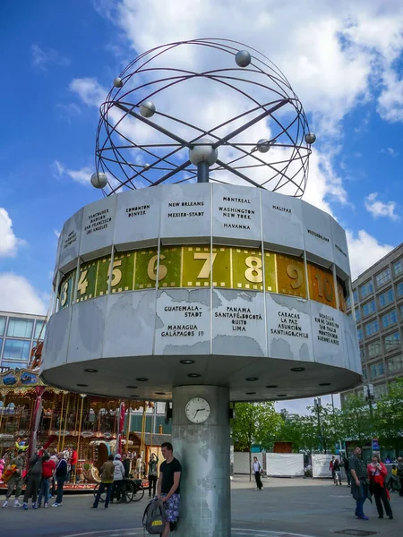 Berlín Alemania Abril 2014 Urania Reloj Mundial Alexanderplatz —  Fotos de Stock