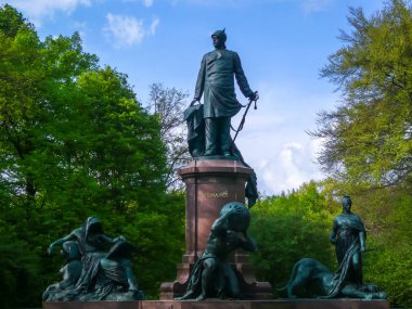 Berlin Park, Almanya 'da Bronz Bismarck heykeli