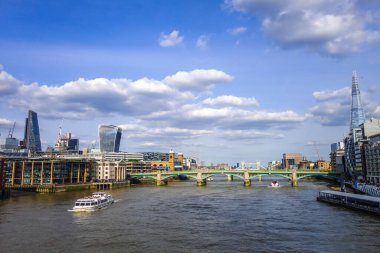 Londra panoramik manzarası ve Thames nehri, İngiltere