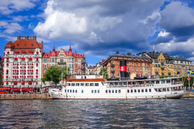 Stockholm / İsveç - 29 Temmuz 2017 - Gamla Stan şehir ve rıhtımı