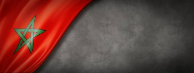 Beton duvarda Fas bayrağı. Yatay panoramik pankart. 3B illüstrasyon