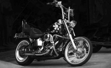 Pattaya, Tayland - 10 Ocak 2016: Helikopter bisikleti sokağa park edildi. Siyah beyaz fotoğraf..