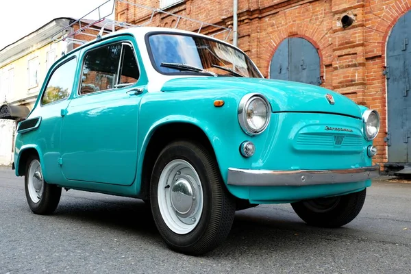 Biysk, Rusya - 21 Eylül 2019: Retro klasik araba Zaz-965 Zaporozhets, eski Sovyet arabası.