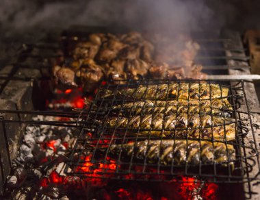 Et şiş ve balık Mangal kömürleri