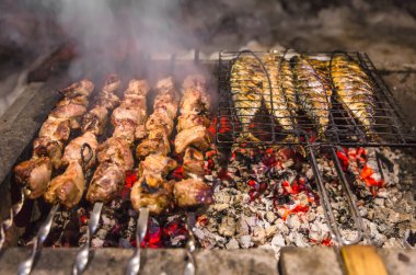 Et şiş ve balık Mangal kömürleri
