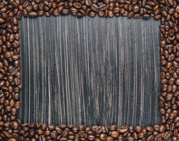Copy space of coffee beans on dark background — Stock Photo, Image