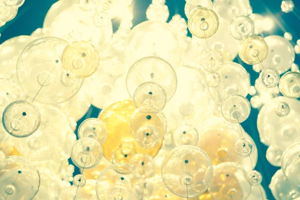 Top şeklinde soyut avize