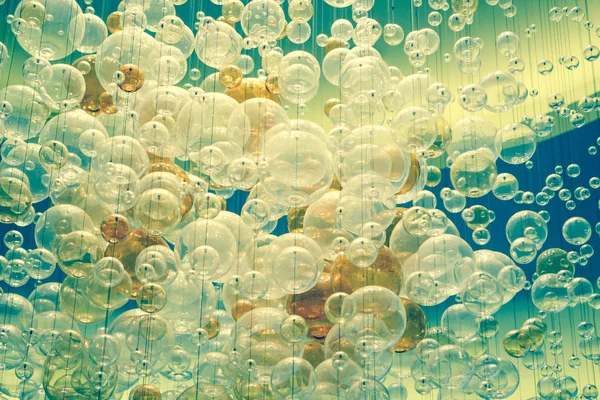 Top şeklinde soyut avize