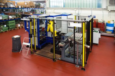 Endüstriyel Otomasyon: otomatik robot çizgilerle