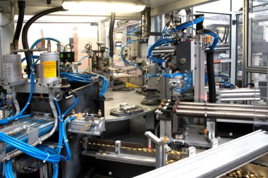 Endüstriyel Otomasyon: otomatik robot çizgilerle